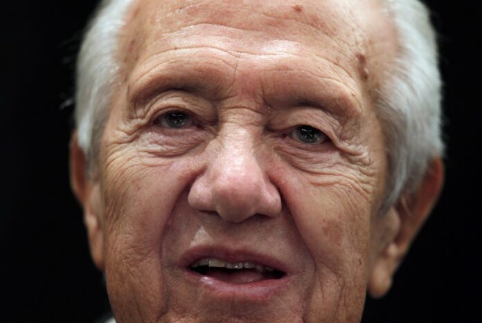 Portugal's former President and former Prime Minister Mario Soares smiles during the launch of his book