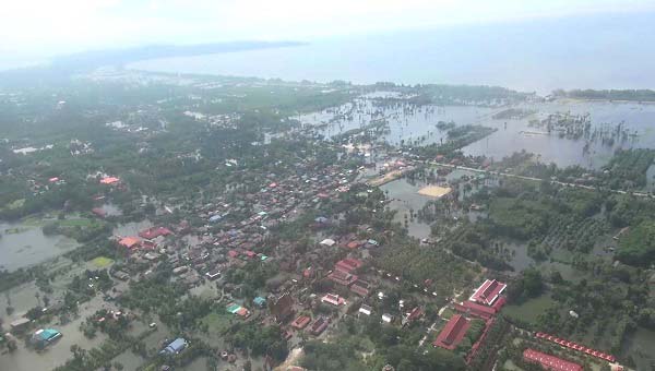 A bird’s-eye view over Songkhla province shows water levels still in crisis. 