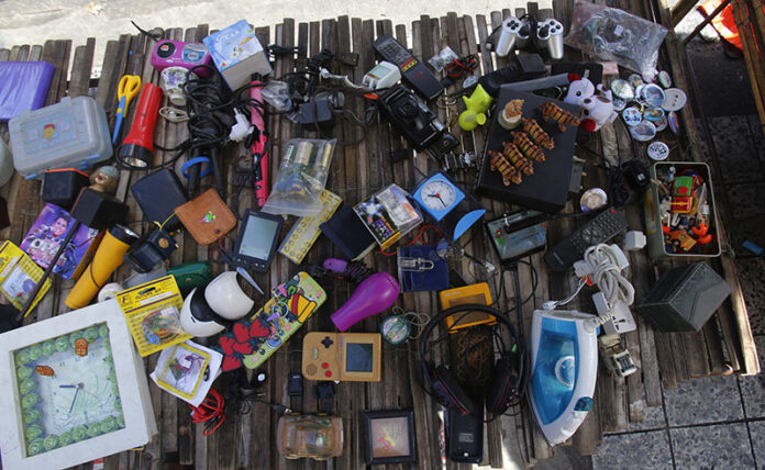 Second-hand electronics are sold in 2017 on a sidewalk Bangkok. Photo: Sakchai Lalit / Associated Press