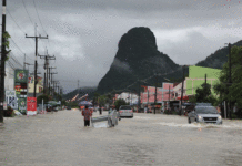 Malls, Airport Closed as Worst Flood in Decades Hit South
