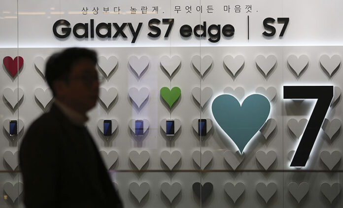 A man walks by an advertising display for Samsung's Galaxy S7 Edge and S7 smartphones Friday in Seoul, South Korea. Photo: Lee Jin-man / Associated Press