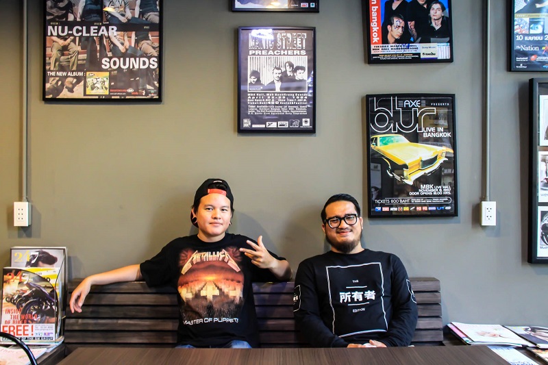 Thanajed ‘Jed’ Winaighunpong and Charlie Sookcharoen at Rock Burger in Soi Lat Phrao 71.