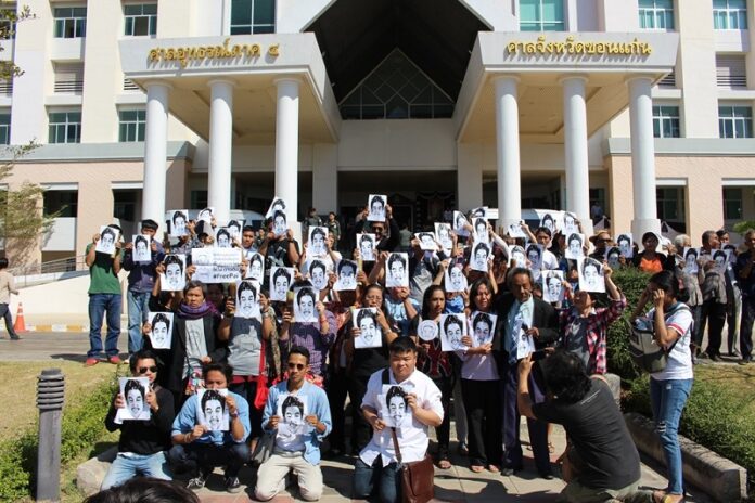 Protesters advocating for the release of Jatupat ‘Pai’ Boonpatararaksa pose in front of the provincial court Feb. 1 in Khon Kaen province.