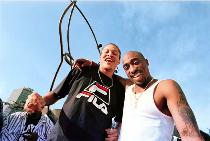 Yaki Kadafi and Tupac in 1995 in Los Angeles. Photo: Chi Modu / Facebook