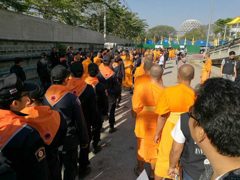 Investigators align alongside investigators at the scene of the search for former abbot Dhammachayo, Friday at Wat Dhammakaya.