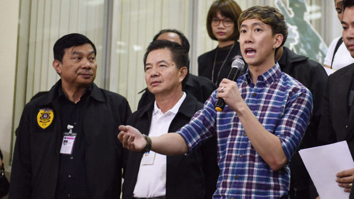 Akarakit “Benz” Worarojcharoendet denies his connections to Laotian drug Lord in front of media after 6 hours of investigation at Narcotics Suppression Bureau.