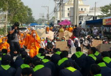 Cops and Monks Clash at Wat Dhammakaya