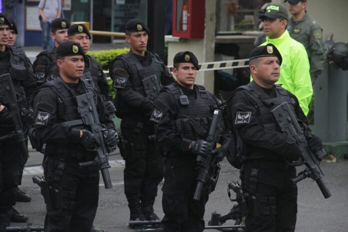 Colombian police stand guard during a security exercise for the 3rd World Summit of Afro-descendant Mayors and Leaders in 2013 in Colombia. Photo: Policia Nacional de los colombianos / Flickr