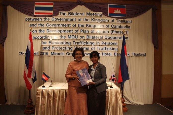 A bilaterial meeting between Thai and Cambodian officials on the Development of Plan of Action according to the MOU on Cooperation for Eliminating Trafficking in Persons held in 2016 in Bangkok. Photo: Inmean / Wikimedia Commons