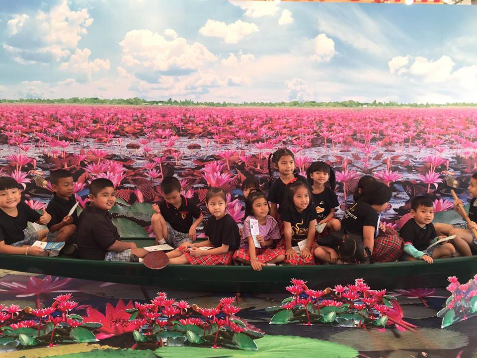 Children pose with a mock-up of Bueng Kan's famous lotus lake at Bueng Kan Red Cross and Rubber Day 2017 