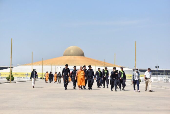 DSI officials search the compound of Wat Dhammakaya on Saturday.