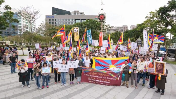 An image captured from video showing protesters at Tibetan Uprising Day organized in 2016 in Taiwan. Image: 楊正欣 / YouTube