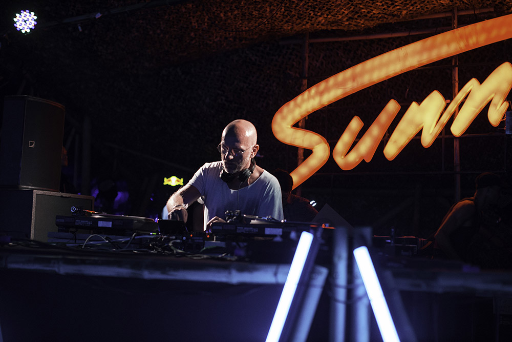 Sven Vath at the Sunn Stage. Photo: Thapphawut Parinyapariwat