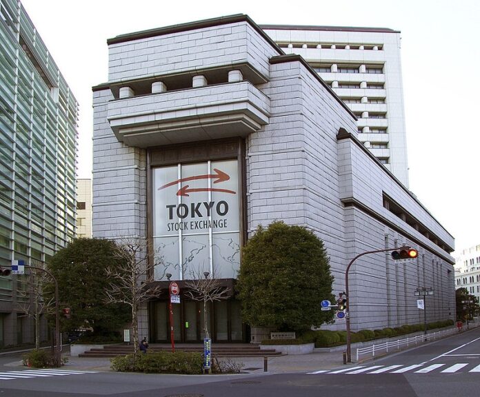 The Tokyo Stock Exchange, shown here in 2007 in Tokyo, Japan. Photo: Fg2 / Wikimedia Commons