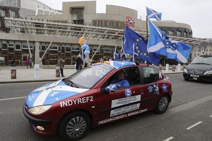 Scottish Independence supporters on Tuesday drive past the Scottish Parliament in Edinburgh ahead of the vote by Members of the Scottish Parliament to hold a second Scottish independence referendum. Photo: Andrew Milligan / Associated Press