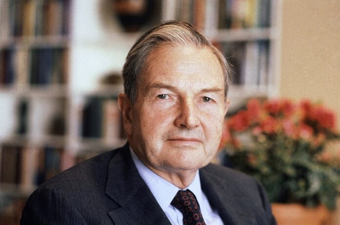 David Rockefeller poses for a photograph in 1981. Photo: D. Pickoff / Associated Press