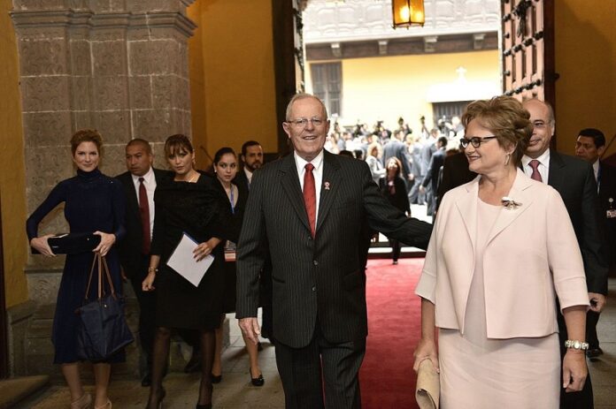 Pedro Pablo Kuczynski, left, shown here last July on his arrival to Torre Tagle Palace, Lima, Peru. Photo: Cancillería de Perú / Wikimedia Commons