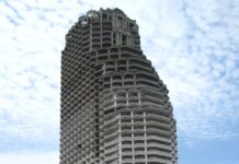 ‘Ghost Tower’ Haunts Bangkok 20 Years After Financial Crisis