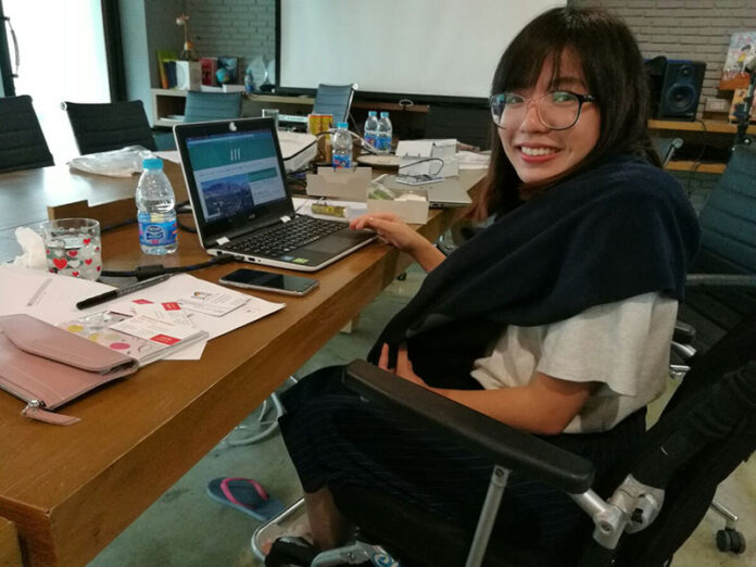Reporter Nalutporn Krairiksh, who suffers from spinal muscular atrophy, on March 17 in the Prachatai newsroom.