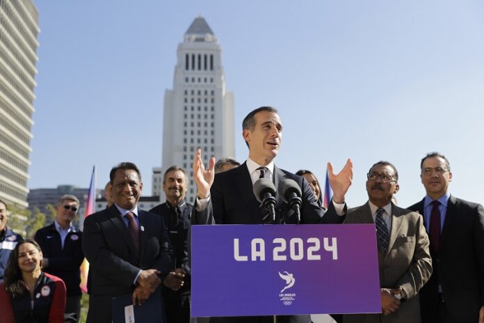 Los Angeles Mayor Eric Garcetti, center, speaks during a news conference in January in Los Angeles. Photo: Jae C. Hong / Associated Press