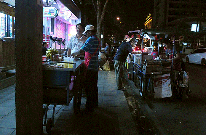 Thonglor before and after the street food ban.
