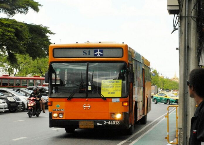 The S1 airport shuttle runs between Suvarnabhumi Airport and Khaosan Road