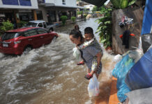 Flooded Areas Across Bangkok After Last Night’s Big Storm (Photos)