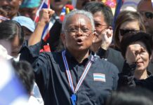 Suthep Endorses Constitutional Loophole to Keep Prayuth in Power