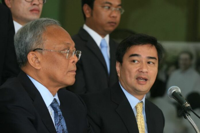 Democrat Party chairman Abhisit Vejjajiva, at right, and Suthep Thaugsuban share a news conference in an undated file photo.