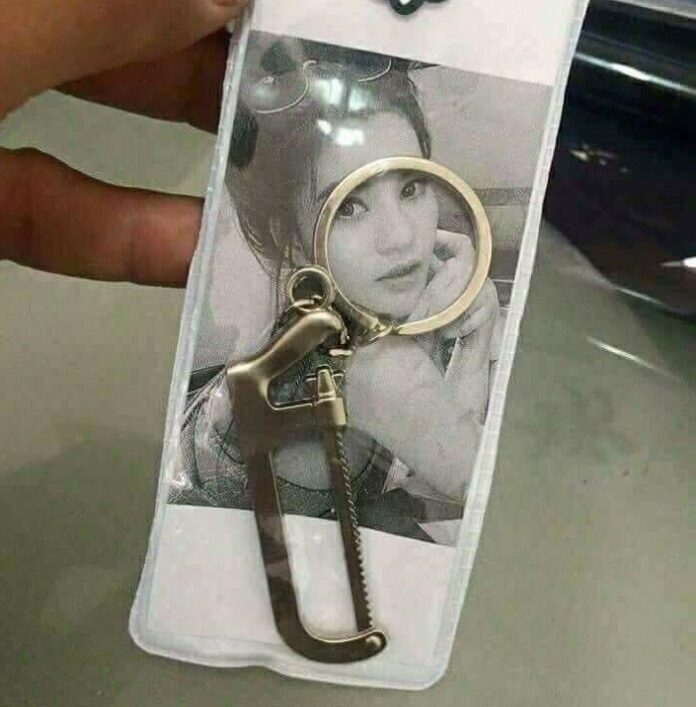 A photo circulated online shows a keychain in the shape of a saw before the image of murder suspect Preeyanuch “Preaw” Nonwangchai.