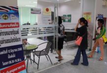 Prayuth May Shop for Answers to His ‘4 Questions’ in Malls