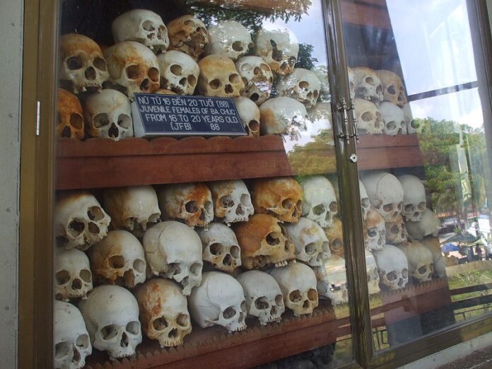 Skulls of Khmer Rouge victims displayed behind a glass cabinet in 2008 in An Giang Province, in the Vietnamese border with Cambodia. Photo: Bùi Thụy Đào Nguyên / Wikimedia Commons