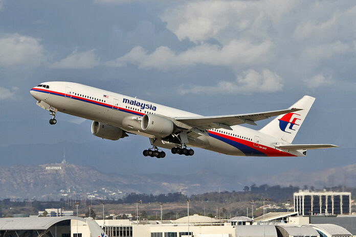 Malaysian Airlines flight 9M-MRO Malaysia Airlines takes off in 2013 from Los Angeles International Airport. Photo: Paul Rowbotham / Wikimedia Commons