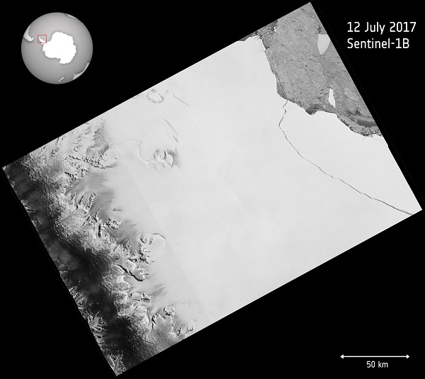 Antarctica Iceberg Cham 1