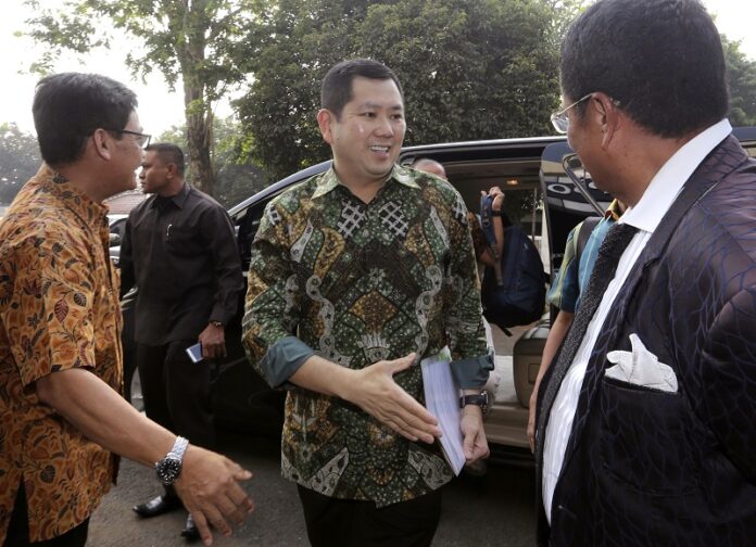 Media Nusantara Citra (MNC) Group President and CEO Hary Tanoesoedibjo, center, arrives at the national police's Criminal Investigation Agency in central Jakarta, Indonesia. Photo: Tatan Syuflana / Associated Press