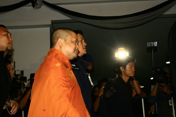 Wirapol Sukphol arrives at the Department of Special Investigation in 2017 in a monk robe after leaving the United States.