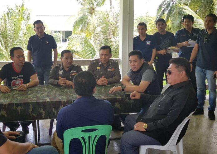 Police commanders question murder suspect Surifat Bannobwongsakul at an army base in Krabi on Saturday