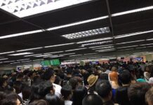 Prayuth Says Hellish Airport Immigration Queues Must End