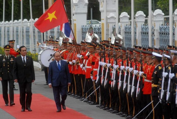Gen. Prayuth Chan-ocha welcomes Vietnamese Prime Minister Nguyễn Xuân Phúc in August at Government House.