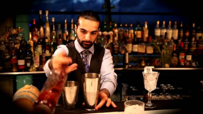 Bartender Luca Cinalli of London’s Oriole Bar does his thing at City Space in Moscow. Image: PenguinMediaRu / YouTube