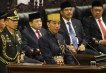 Indonesia Gains Majority Ownership of Giant Freeport Mine Indonesia's President Joko Widodo, at center, delivers his State of The Nation address in 2017 ahead of the country's Independence Day at the parliament building in Jakarta. Photo: Tatan Syuflana / Associated Press