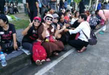Smaller, Subdued Crowd Awaits Yingluck Verdict