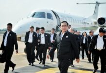 Dike Repaired as Prayuth Arrives in Flooded Khon Kaen Prime Minister Prayuth Chan-ocha arrives Oct. 31, 2017, to Khon Kaen province with members of his cabinet to inspect flood damage.