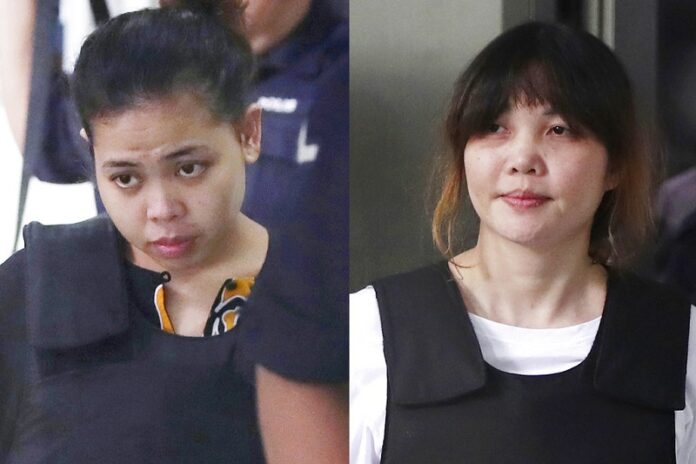 Indonesian Siti Aisyah, left, and Vietnamese Doan Thi Huong, right, are escorted by police as they leave their court hearing at Shah Alam court house Oct. 2 in Shah Alam, outside Kuala Lumpur, Malaysia. Photos: Daniel Chan / Associated Press