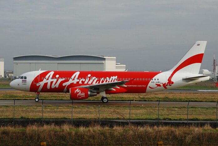 An AirAsia airplane taxis in 2009 in Toulouse, France. Photo: Laurent ERRERA / Wikimedia Commons