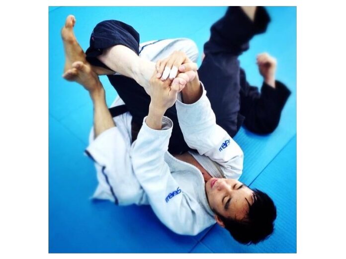 When your non-bjj friend says sport Jiu Jitsu doesn't work in the streets : r/bjj