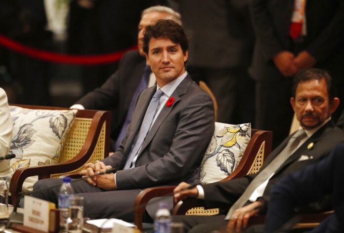 Canada's Prime Minister Justin Trudeau and Brunei's Sultan Hassanal Bolkiah attend the APEC-ASEAN dialogue, on the sidelines of the APEC summit Friday in Danang, Vietnam. Photo: Jorge Silva / Associated Press