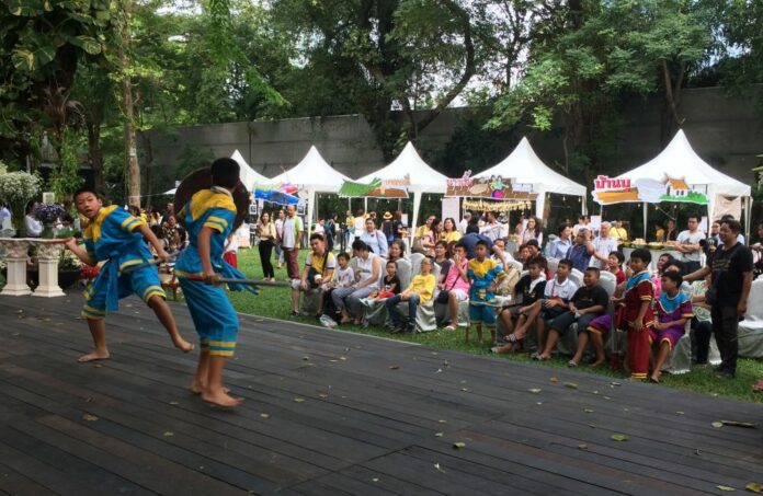 Children from Bann Bu community show off their baton fighting skill to onloonkers Nov. 18 at a fair promoting local tourism at Sukhothai Hotel in Bangkok.