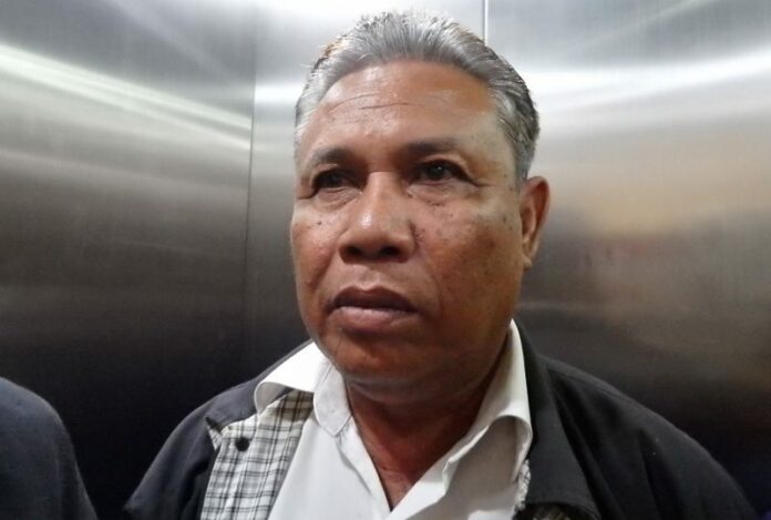 Sap Wapee turns himself in Wednesday morning at Nakhon Phanom provincial police division.