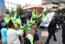 Coal Protesters Face Prison After Police Scuffle (Photos)